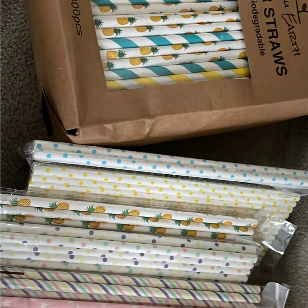 Lot of paper straws